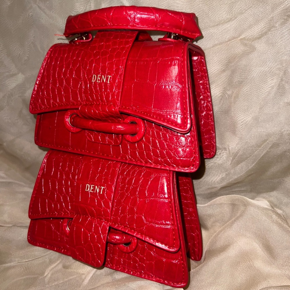 DENT
Red Croc-Embossed Women's Bag